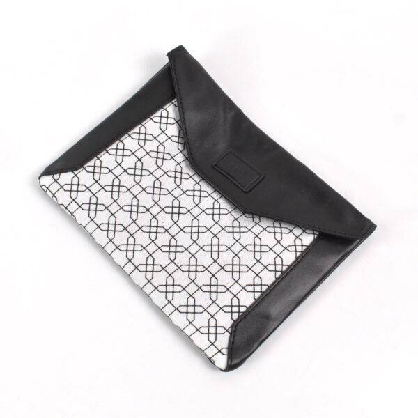 Multipurpose Pouch With Magnetic Lock(1 Pc / 19 x 14 Cm) - Image 5