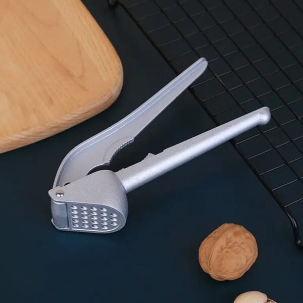 Garlic Press All Aluminum Easy to Use with Light Weight without Difficulty - Image 5