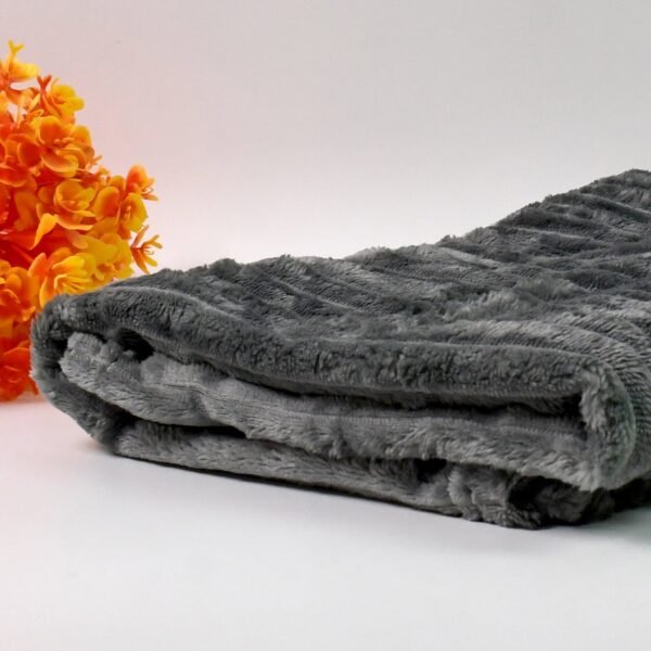 Pet Soft Cat Dog Blanket / Towel (110 x 70 Cm / 1 Pc / Mix Color & Design) - Image 4