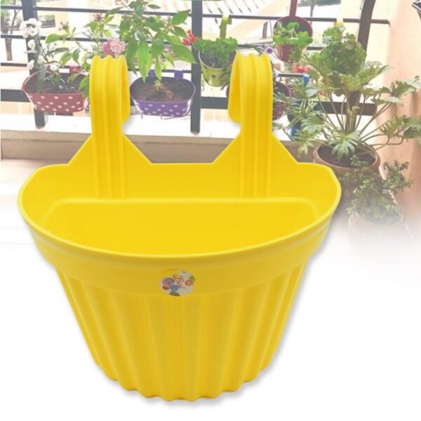 Multicolor Hanging Plastic Planters Orchid Relling , For Plantation, Planters - Image 4