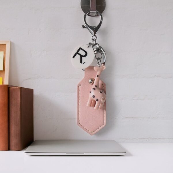 Charming Giraffe Keychain ? A Touch of Whimsy for Your Everyday Essentials (1 - Image 3