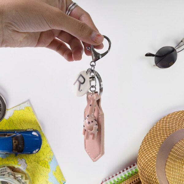 Charming Giraffe Keychain ? A Touch of Whimsy for Your Everyday Essentials (1 - Image 4