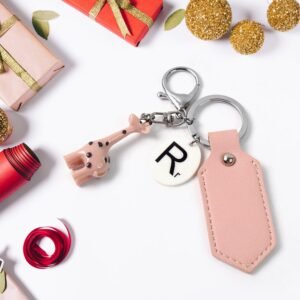 Charming Giraffe Keychain ? A Touch of Whimsy for Your Everyday Essentials (1